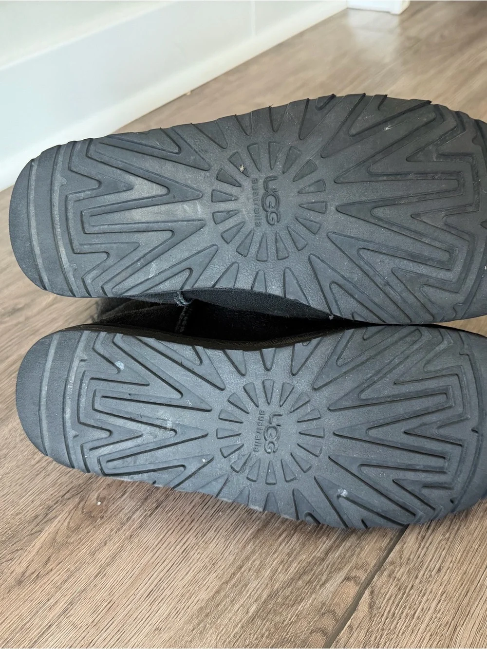 UGG Bailey Button Boots Black Women’s Size 8